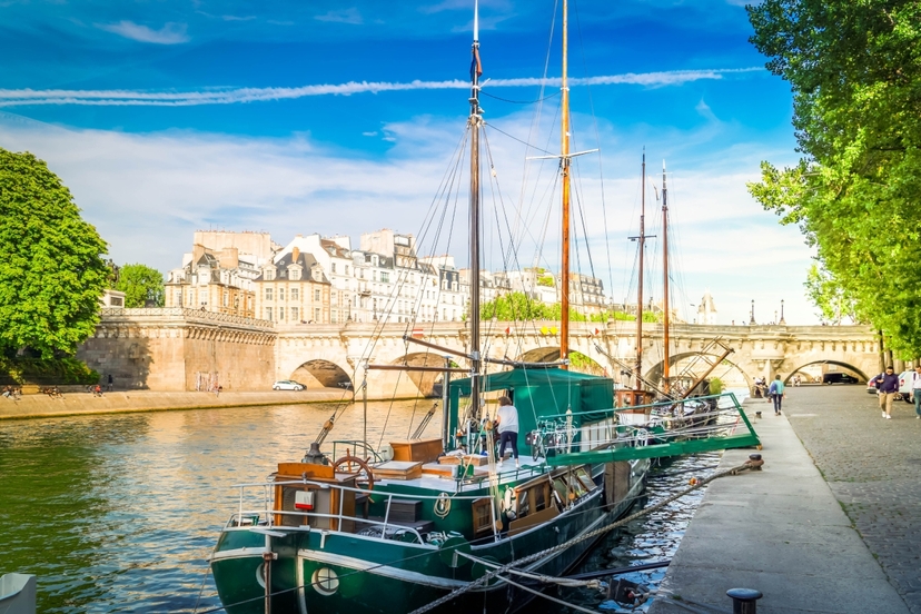 Paris City Discovery with the private driver 4 hours 4
