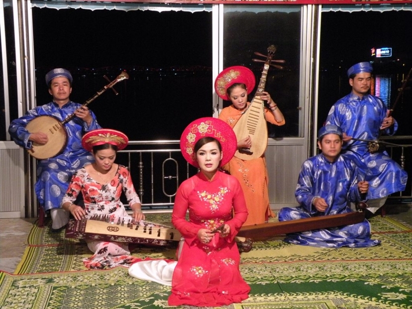 BOAT TRIP AND FOLK SONG-ROMANTIC PERFUME RIVER 2