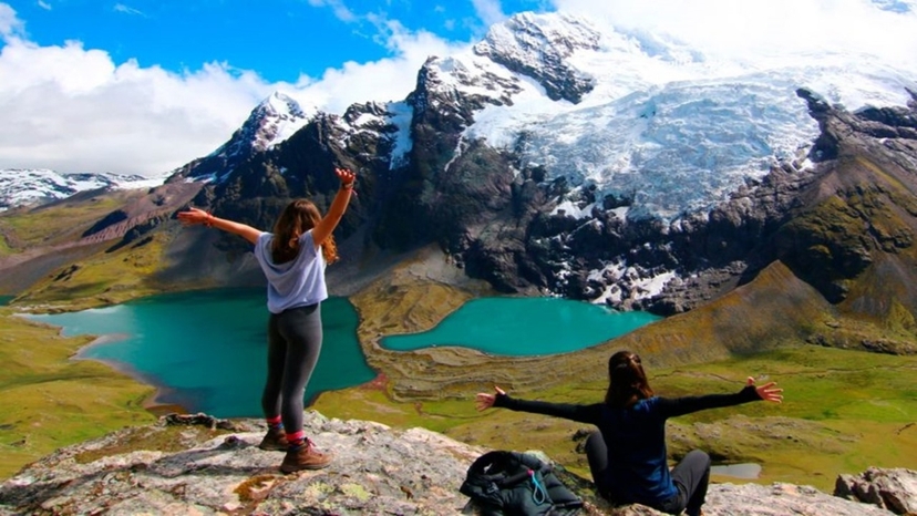 Trekking Through the 7 Lakes of Ausangate 2