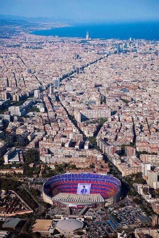 Barcelona: Private Car Tour with Professional Driver/Guide 4