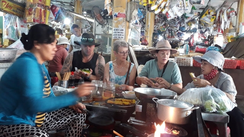 Hoi An Walking Food Tour – Explore 8 Local Dishes in Just One Evening By Sanna Tour 2