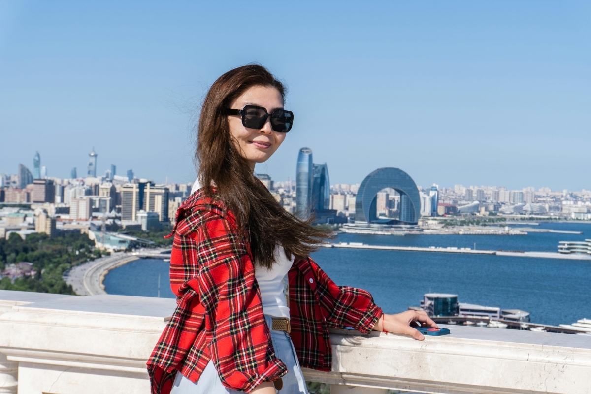 4-Day Azerbaijan Highlights Tour: Baku, Gobustan & Absheron 1
