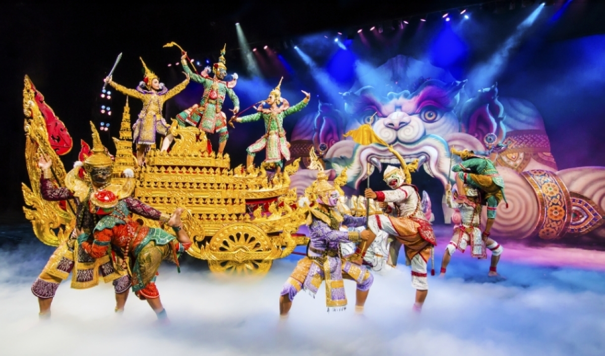 Phuket Fantasea show with Dinner 1