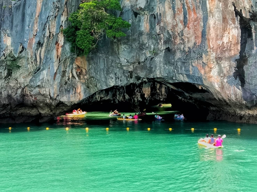 James bond Canoeing by speedboat 2