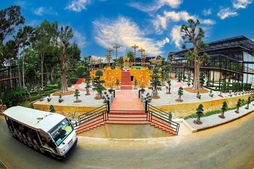 Nong Nooch Tropical Garden Pattaya (Admission fee + Sightseeing bus + Show + Lunch) 4