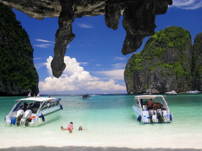 Phuket + Phi Phi Island 3Day Fullboard package  3