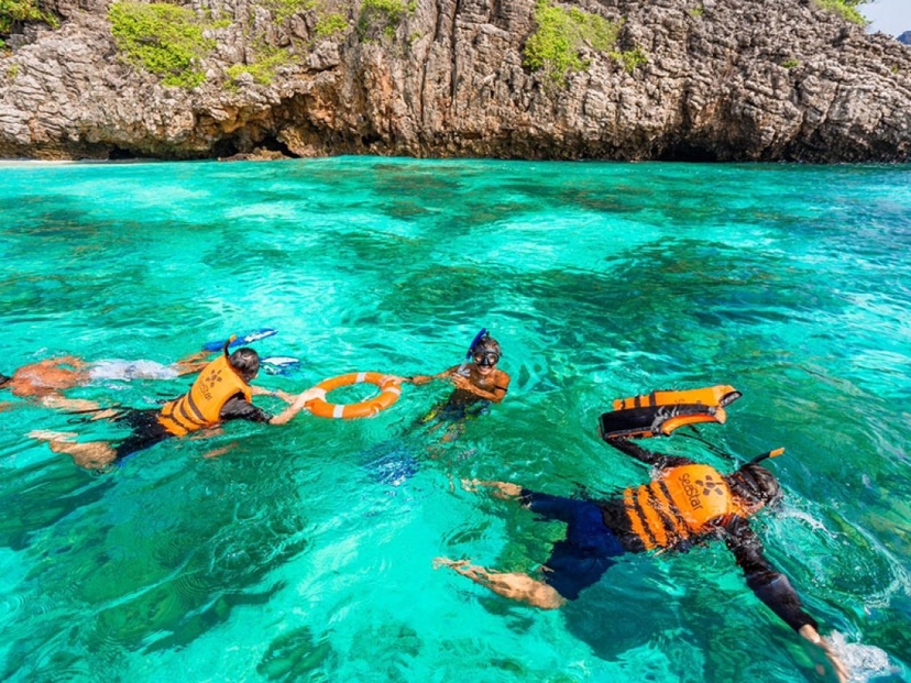 Phuket + Phi Phi Island 3Day Fullboard package  4