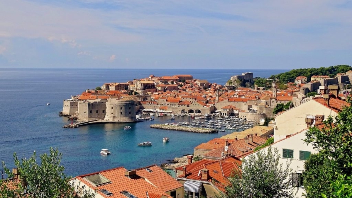 From Split: Dubrovnik Guided Tour with Stop in Ston 1
