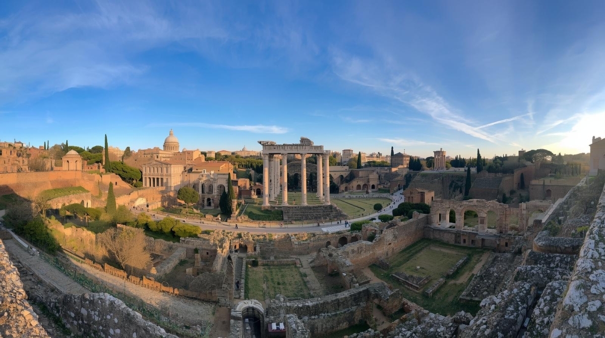 Entrance to the Colosseum and Roman Forum & City Sightseeing Rome Hop On Hop Off 1