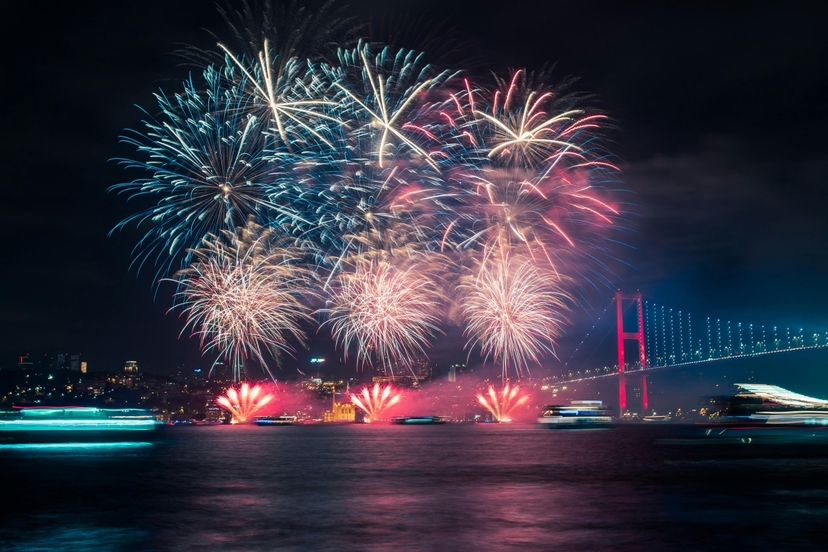 2027 New Year's Eve Istanbul Dinner Cruise 3