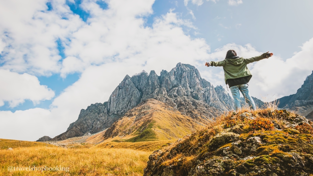 3 Day Kazbegi Trekking Tour – Gergeti Glacier, Truso Valley & Chaukhi Mountains 1