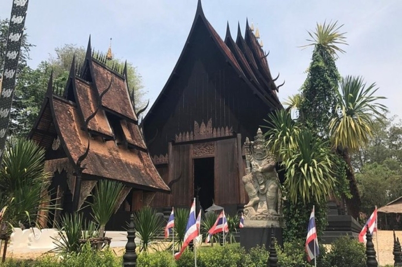 Chiang Mai-Chiang Rai: White+ Black Museum -Blue Temple -Golden Triangle -Boat Trip-Karen Village 3
