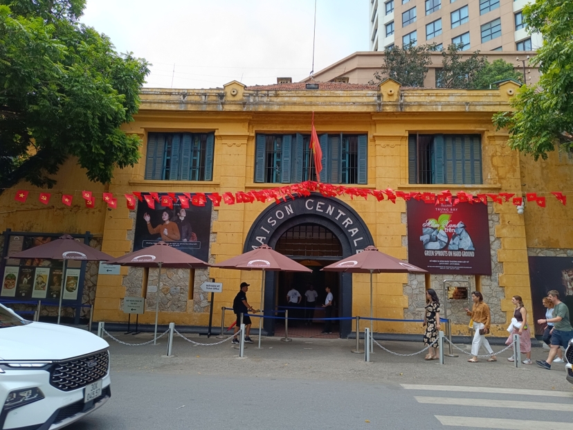 Hanoi City Tour – Street Food Adventure & Train Street Experience 4