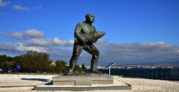 Seyit Onbasi Monument