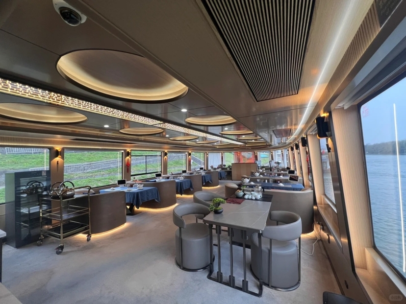 Luxury Li River Cruise: VIP 5-Star Experience from Guilin to Yangshuo 3