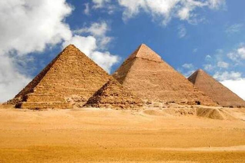 Full-Day Hurghada to Cairo Overland Tour: Museum, Pyramids & Bazaar 3