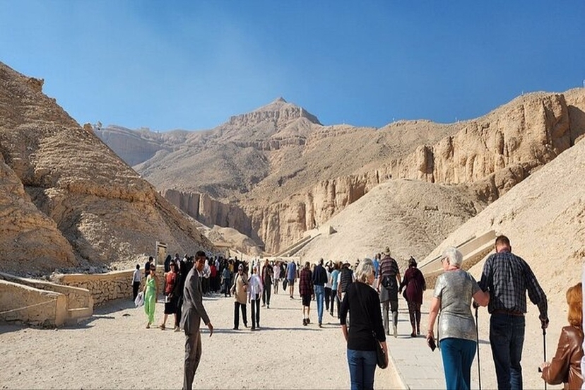 Full-Day Private Luxor East & West Bank Tour: Valley of Kings & Karnak 4
