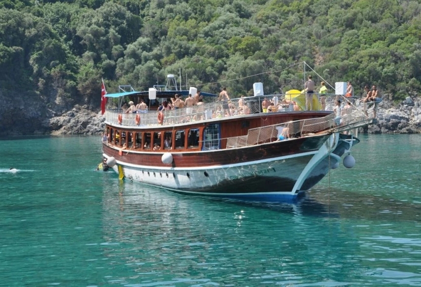 1-Day Cesme Boat Tour with Swimming Stops at Ayayorgi, Green Bay & Blue Bay – Fun & Relaxation on the Aegean Sea 4