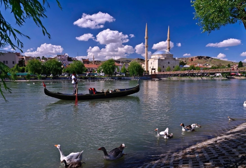 Daily Cappadocia Red Tour – Explore Göreme, Avanos, Uçhisar & Fairy Chimneys 3