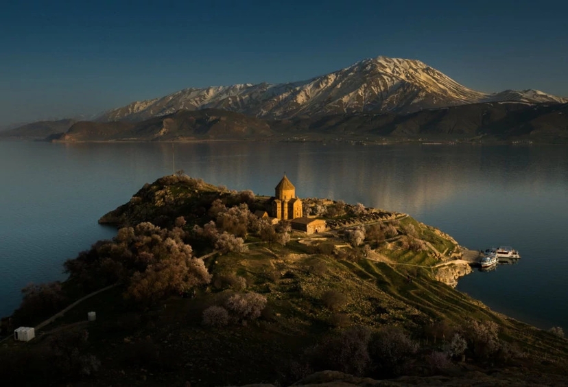 Daily Akdamar Island & Van Lake Tour from Bitlis 2