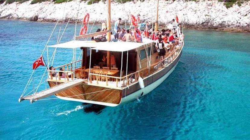 Daily Bodrum Boat Cruise Tour With Lunch 4