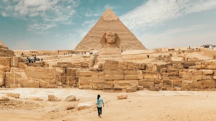 Between the Sphinx Paws 1