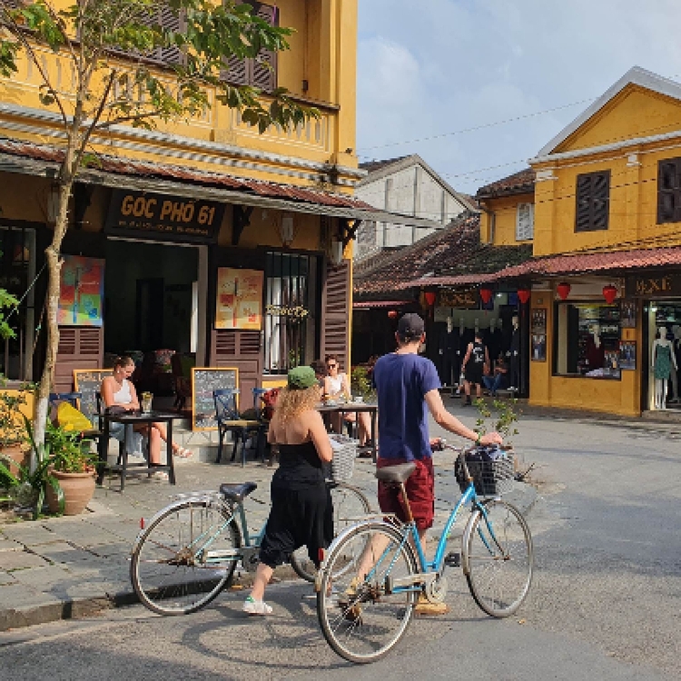 Hanoi - Halong - Tamcoc - Phatdiem - Hue - Lavang - Danang - Hoian - Saigon - Bentre (10 Days - 9 Nights)
