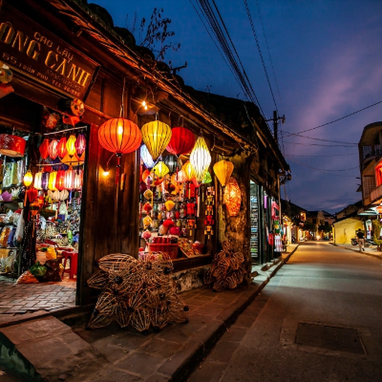 Hanoi - Halong - Danang - Hoian - Saigon - Muine (12 Days - 11 Nights)