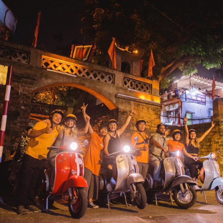 Hanoi By Night Foodie Vespa Tour