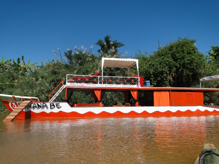 Tsiribihina River trip to the famous Tsingy conquest