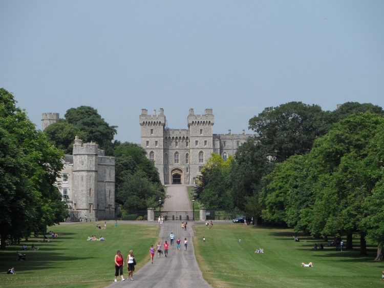 Windsor Castle Private Tour in Executive Vehicle With Admission