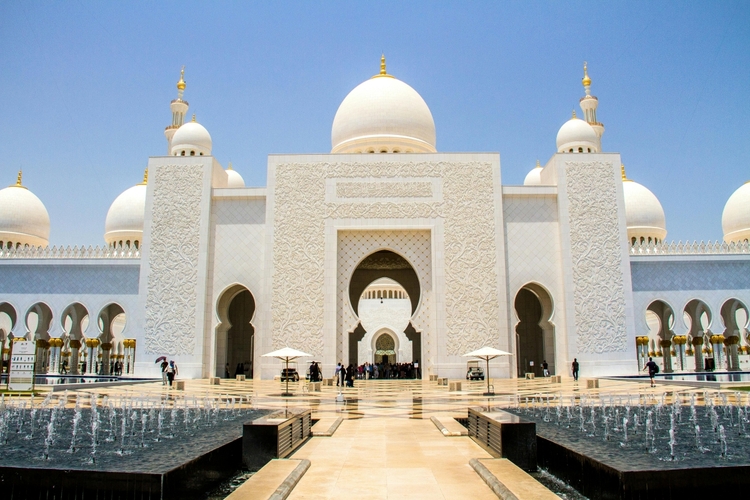 Abu Dhabi Half Day Sightseeing Tour Grand Mosque, Royal Palace & Emirates Palace