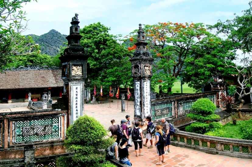 Hoa Lu - Trang An - Mua Cave 1 day tour from Hanoi 3