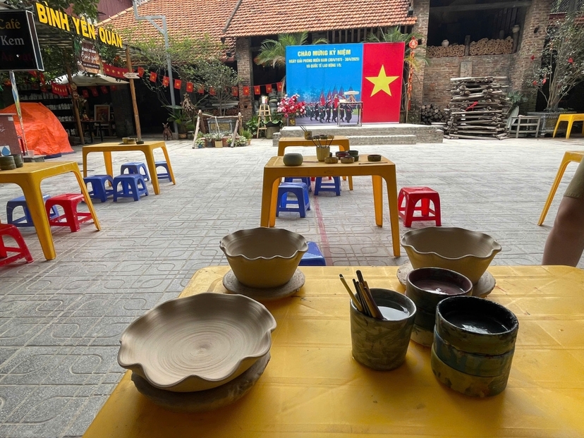 Hanoi Jeep/Vespa/Motorbike/Bicycle Tour Half-Day Explore Bat Trang Pottery Village 2