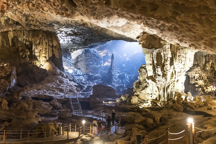 Amethyst Cruise – 7.5-Hour Halong Bay By Sanna Tour 4
