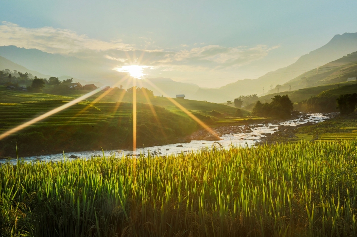 ITA Travel - Vietnam 10D/9N :  MILD ADVENTURE NORTH  -  OVERNIGHT TRAIN & TREKKING AT SAPA   2