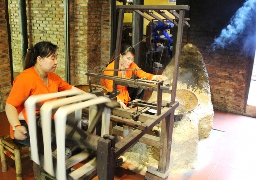 HOI AN SILK FARMING TOUR BY SANNA TOUR 4