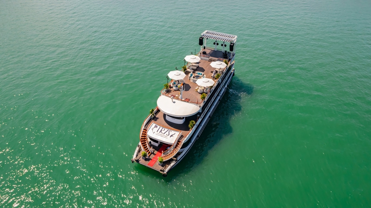 Iris Cruise – 1-Day Halong Bay Luxury Experience with Cave, Island & Live Music By Sanna Tour 1