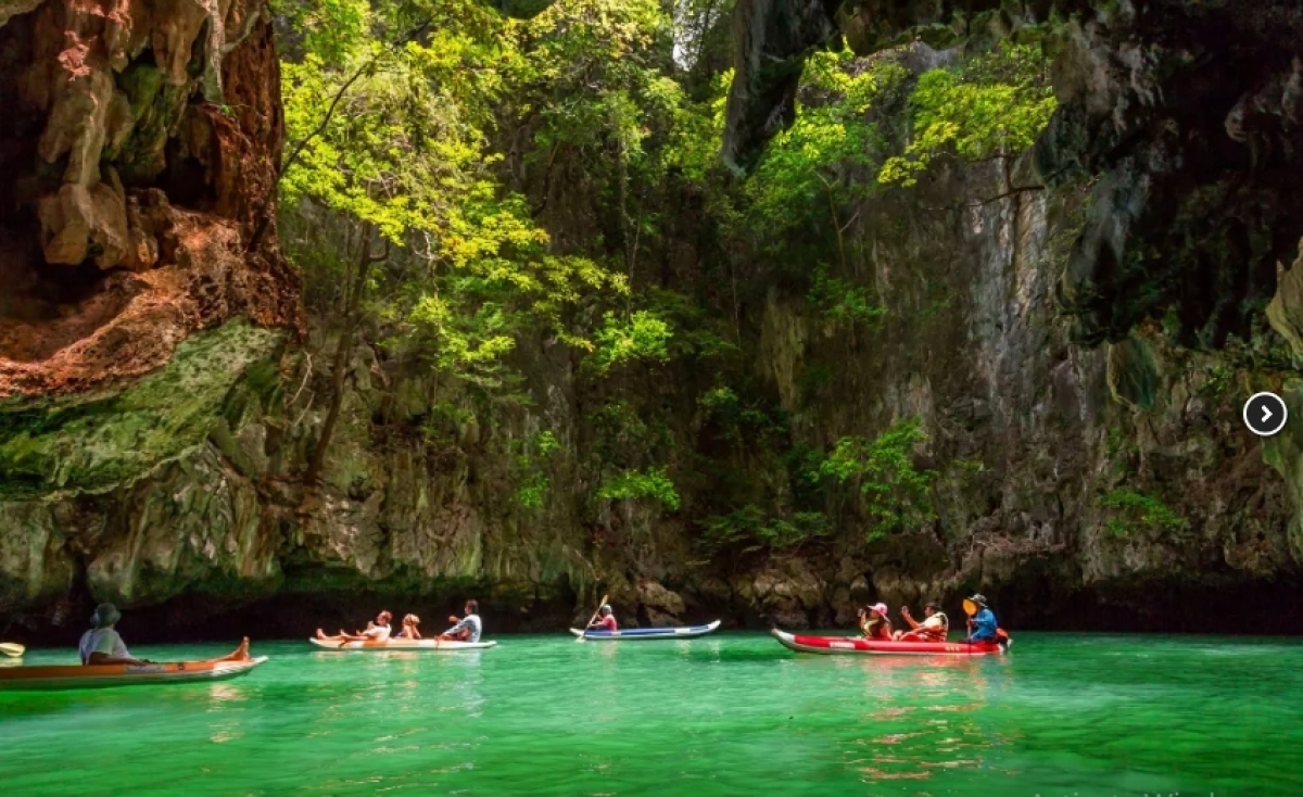 Phi Phi & James Bond Canoe Tour by Speed Catamaran 1