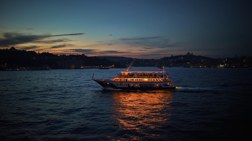 Istanbul: Bosphorus Dinner Cruise with Live Show + All-Inclusive Drinks 4