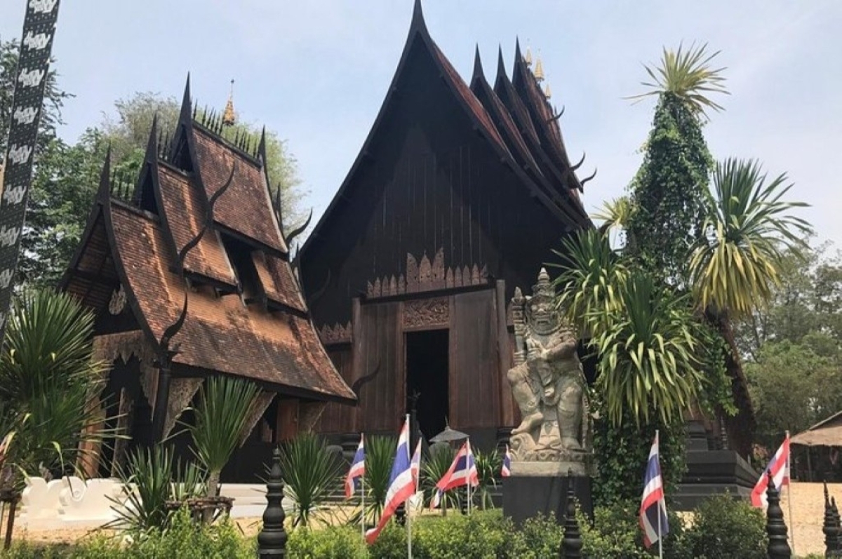 Ching Mai-Chiang Rai: Join Tour One Day White & Blue Temple - Bann Dam Museum - Golden Triangle 1