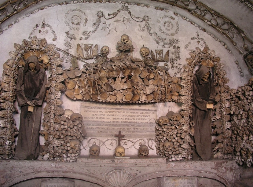 Guided tour of the Catacombs of Rome and Bones chapel entrance ticket 4