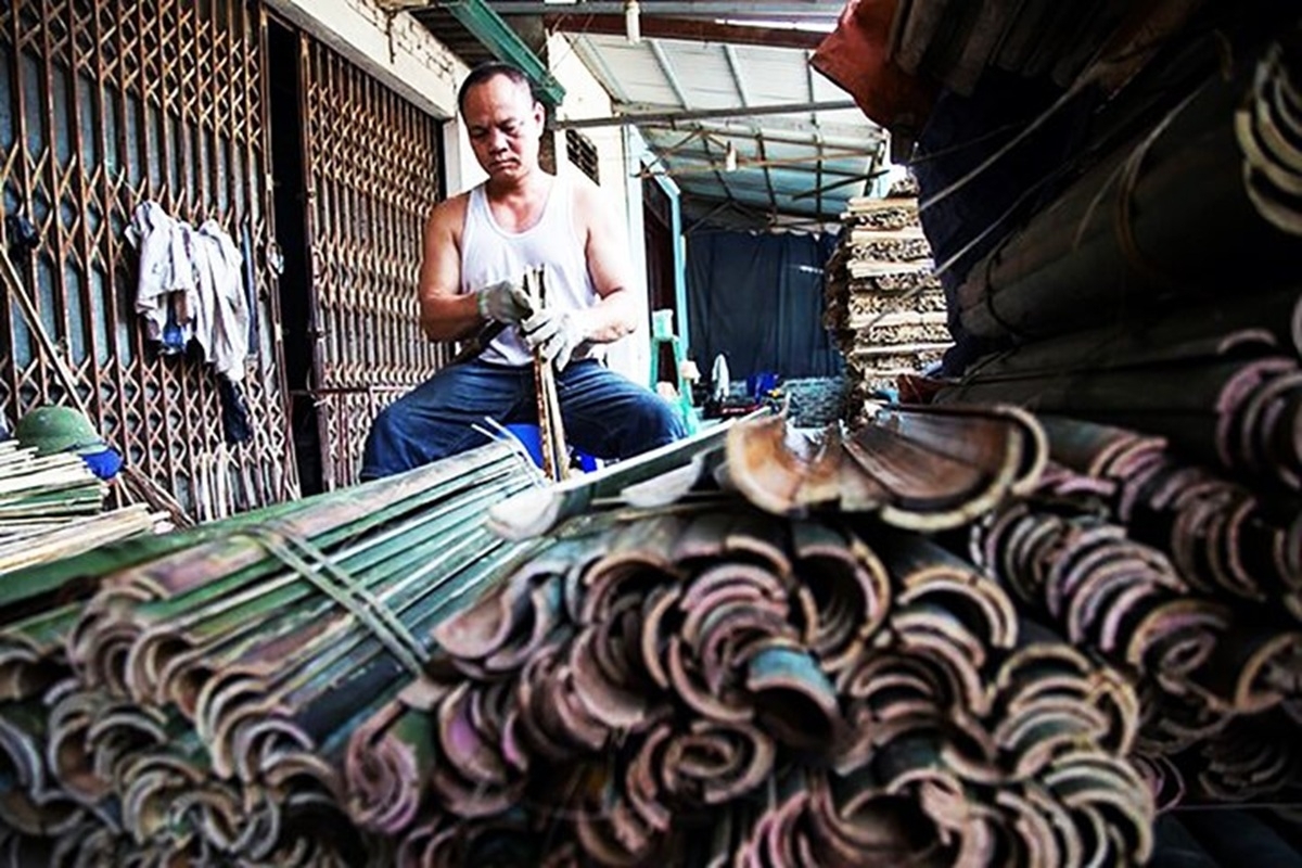 Handmade incense-making activity in local village from Hanoi 1