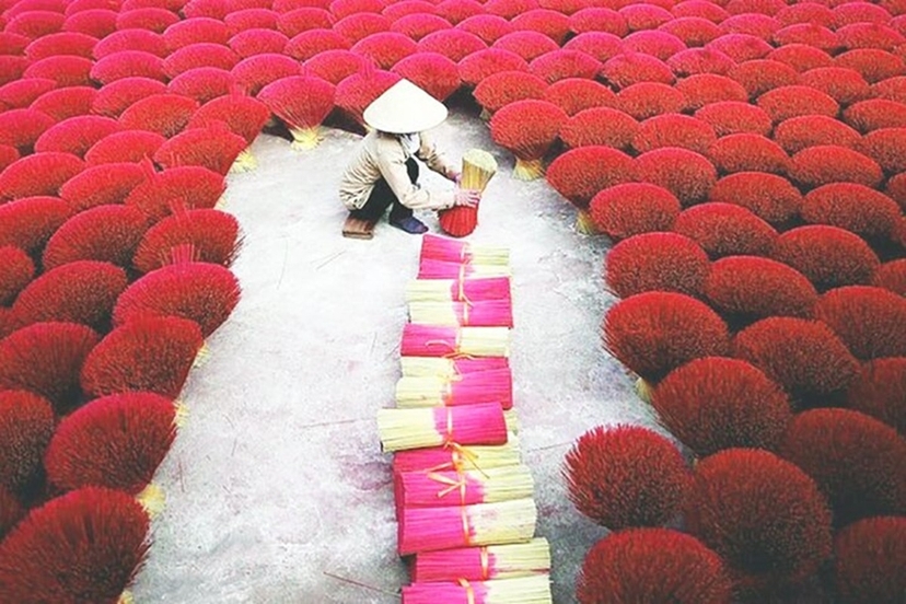 Handmade incense-making activity in local village from Hanoi 2