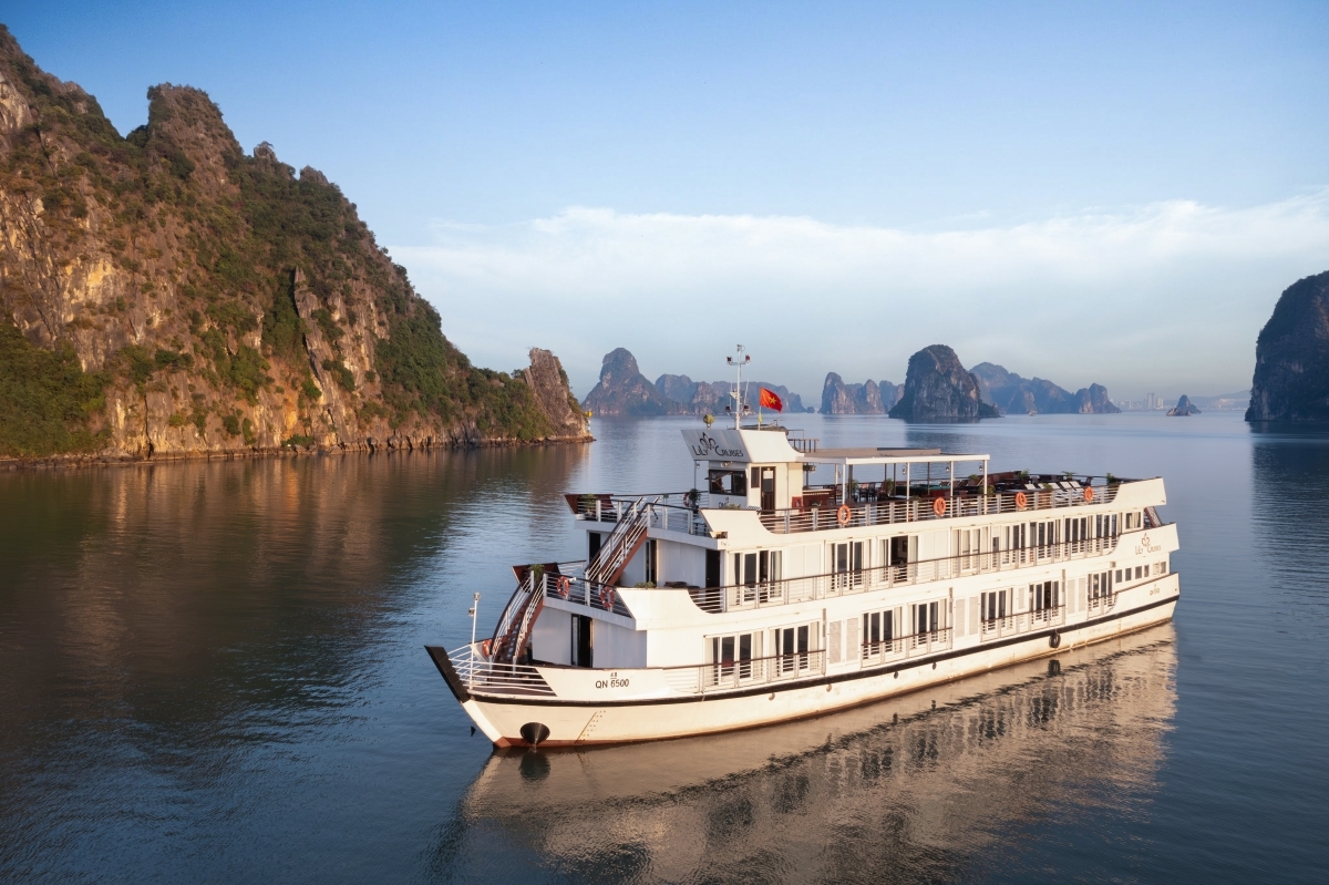 ITA Travel - Vietnam Optional Tour - 2 days Tour Ha Long Bay 1