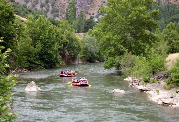 Daily Zamanti River Rafting Tour