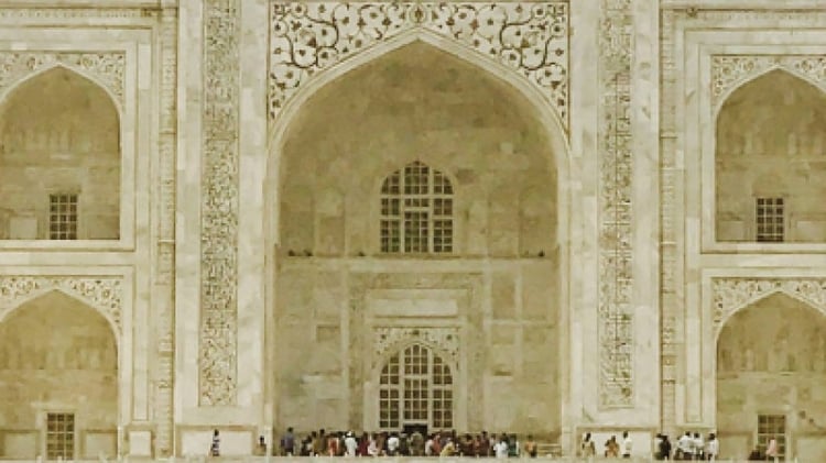 From Delhi: Taj Mahal Sunrise and Agra Fort Private Tour