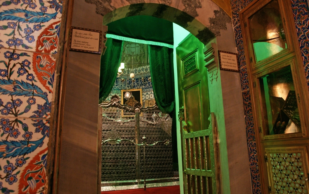 Explore Istanbul’s Islamic Heritage: Topkapi Palace, Blue Mosque & Historic Mosques Tour 5