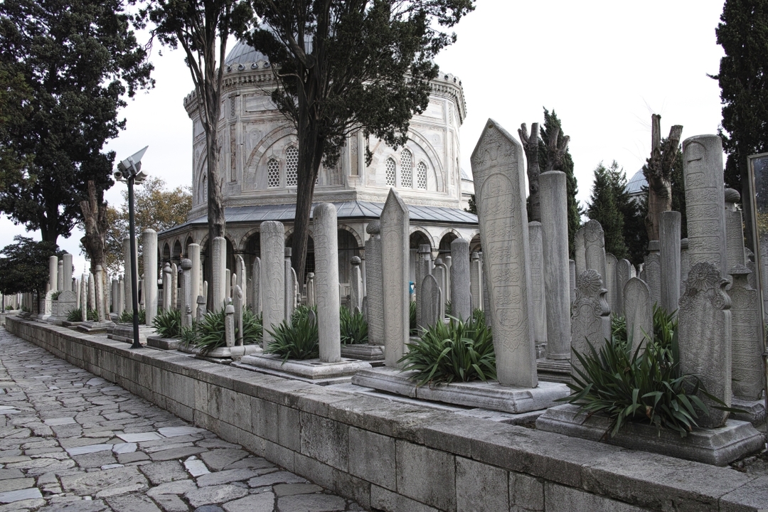 Explore Istanbul’s Islamic Heritage: Topkapi Palace, Blue Mosque & Historic Mosques Tour 9