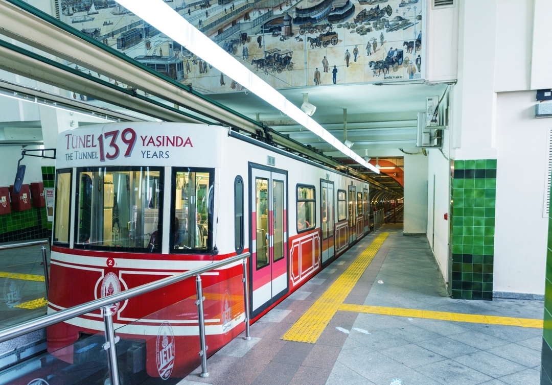 Free Walking Tour Istanbul: Discover Taksim & Taste Turkish Street Food 8